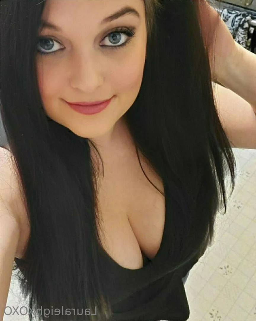 Lauraleigh 🎀 4'10🤗 Big Tits🎀 [ lauraleighxoxo ] Onlyfans leaked photo 9585833 on Hotleaks.tv