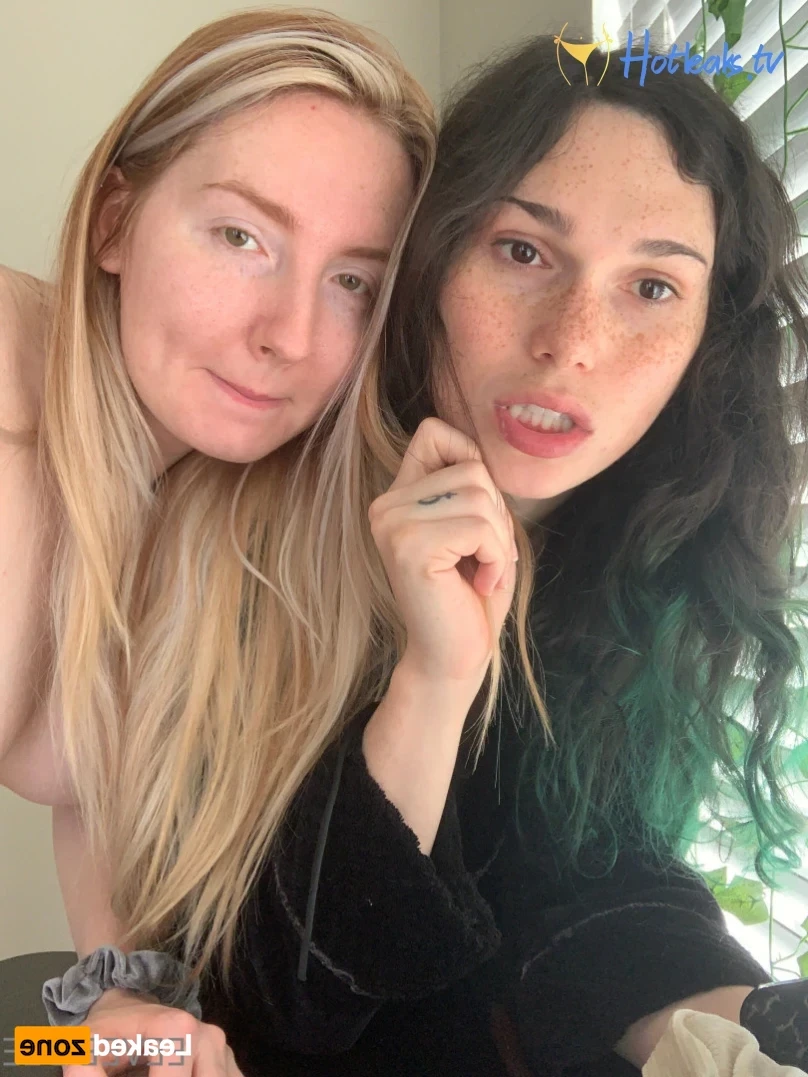𝙀𝙚𝙫𝙚𝙚 &amp; 𝙂𝙞𝙣𝙜𝙚𝙧 💕 [ eevee_bee ] Onlyfans leaked photo 15647530 on Hotleaks.tv