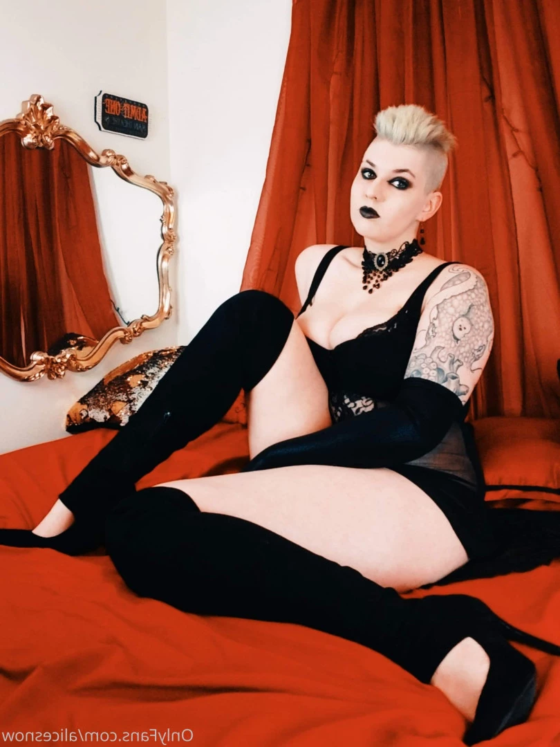 Alice ~ Big Tittied Goth Girlfriend [ alicesnow ] Onlyfans leaked photo 9992558 on Hotleaks.tv