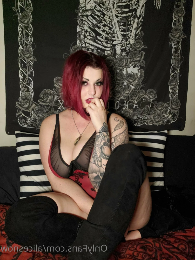 Alice ~ Big Tittied Goth Girlfriend [ alicesnow ] Onlyfans leaked photo 12975945 on Hotleaks.tv