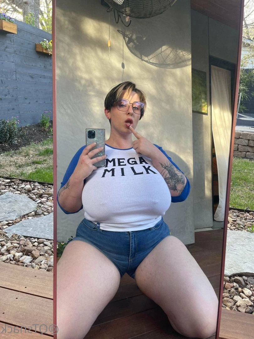 QTsnack [ qtsnacksquad ] Onlyfans leaked photo 3799702 on Hotleaks.tv