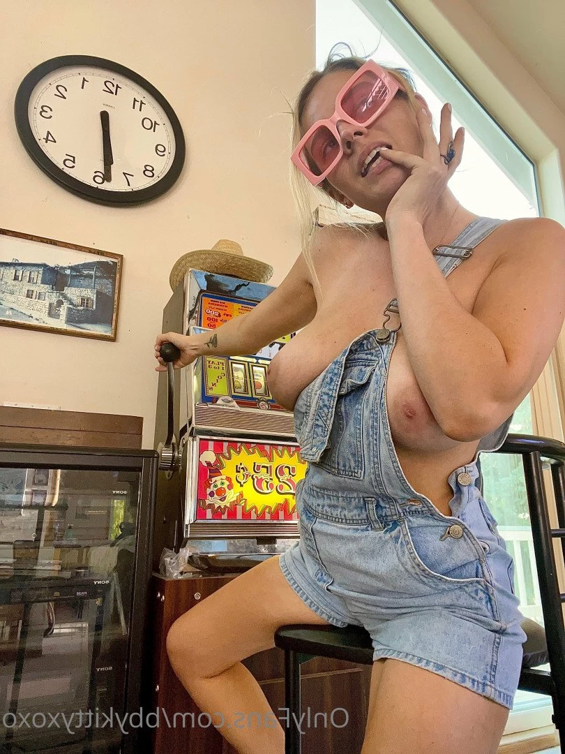 Kiki ♡ ✧*。 [ bbykittyxoxo ] Onlyfans leaked photo 2201910 on Hotleaks.tv