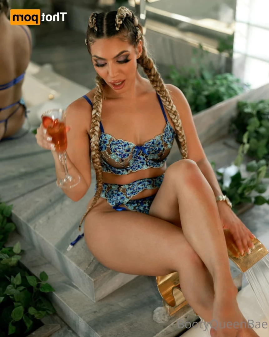 araqueenbae [ bootyqueenbae ] Onlyfans leaked photo 13466833 on Hotleaks.tv