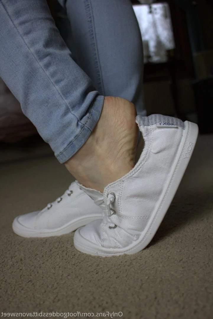 Foot Fetish Goddess Bitta VonSweet feet [ footgoddessbittavonsweet ] Onlyfans leaked photo 3332857 on Hotleaks.tv