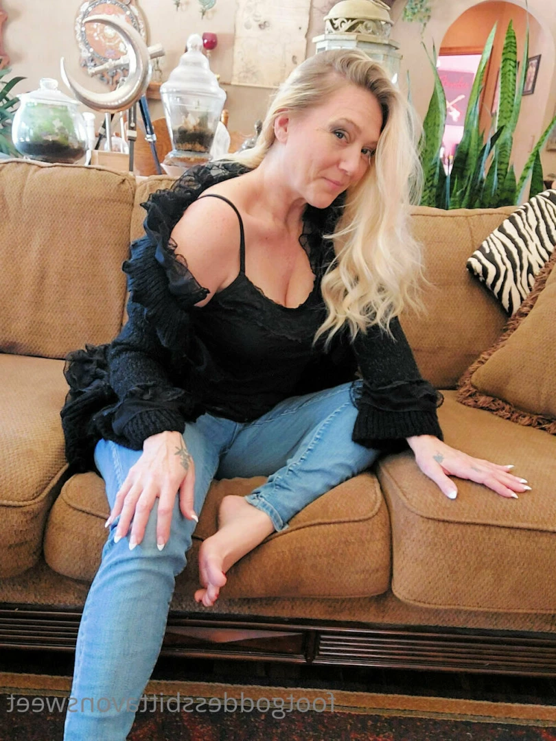 Foot Fetish Goddess Bitta VonSweet feet [ footgoddessbittavonsweet ] Onlyfans leaked photo 5943778 on Hotleaks.tv