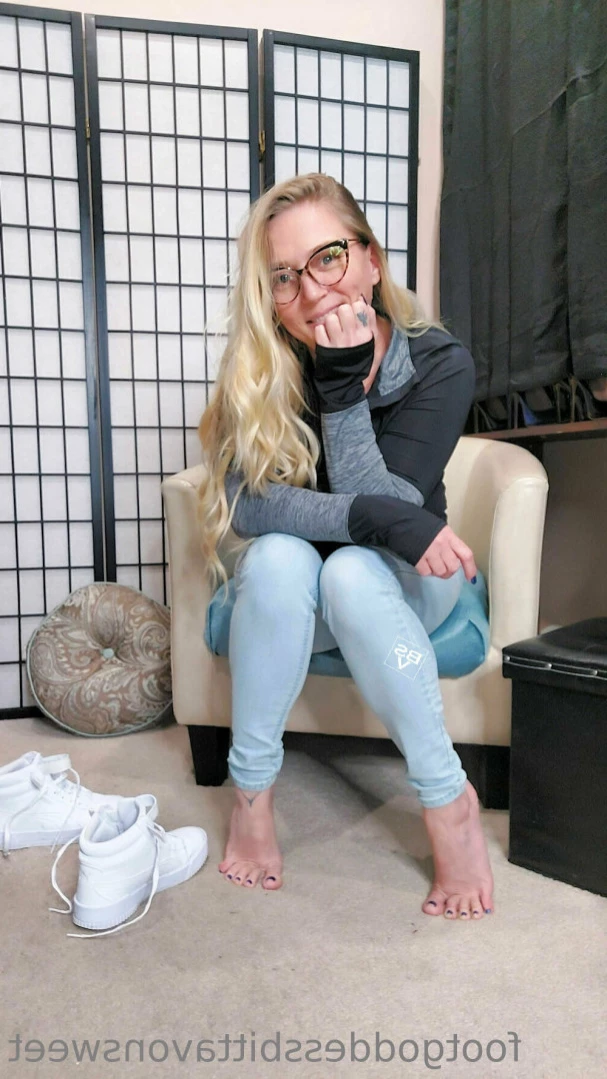 Foot Fetish Goddess Bitta VonSweet feet [ footgoddessbittavonsweet ] Onlyfans leaked photo 13206327 on Hotleaks.tv