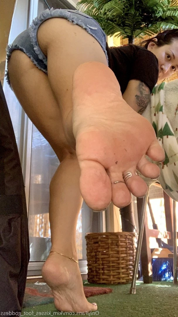 💋Kim Kisses💋 [ kim_kisses_foot_goddess ] Onlyfans leaked photo 3276570 on Hotleaks.tv