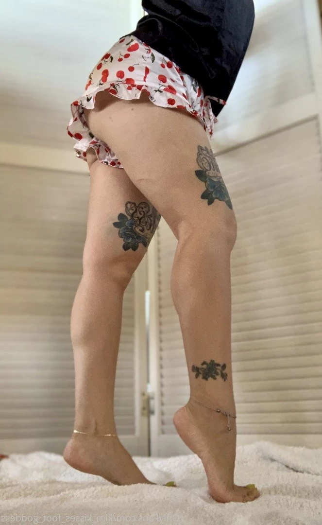💋Kim Kisses💋 [ kim_kisses_foot_goddess ] Onlyfans leaked photo 3301321 on Hotleaks.tv