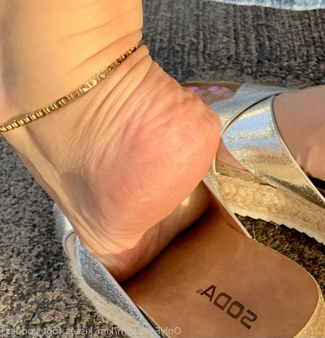 💋Kim Kisses💋 [ kim_kisses_foot_goddess ] Onlyfans leaked photo 3302125 on Hotleaks.tv