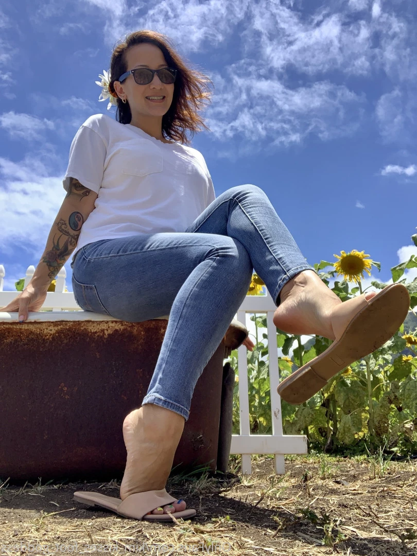 💋Kim Kisses💋 [ kim_kisses_foot_goddess ] Onlyfans leaked photo 6254356 on Hotleaks.tv