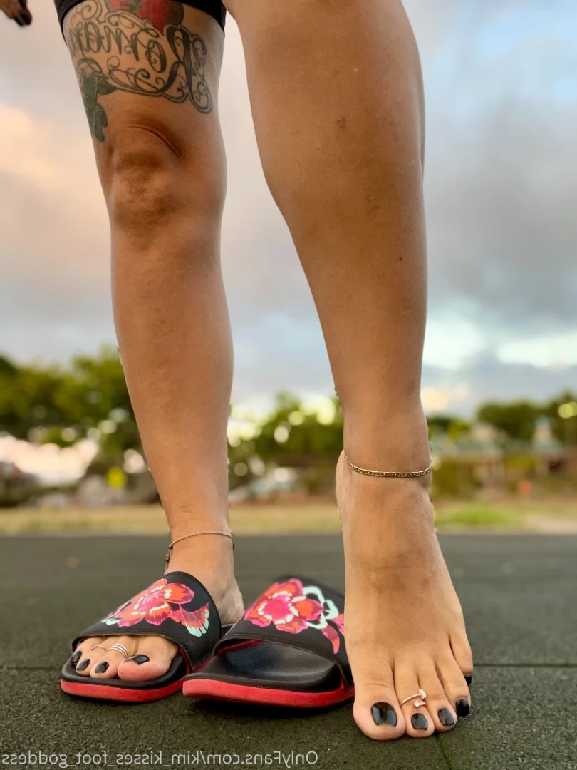 💋Kim Kisses💋 [ kim_kisses_foot_goddess ] Onlyfans leaked photo 6255051 on Hotleaks.tv