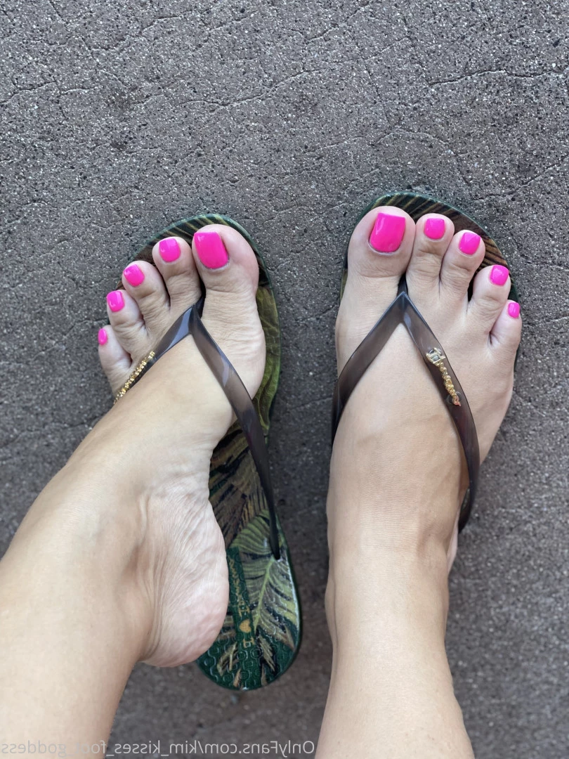 💋Kim Kisses💋 [ kim_kisses_foot_goddess ] Onlyfans leaked photo 6255631 on Hotleaks.tv
