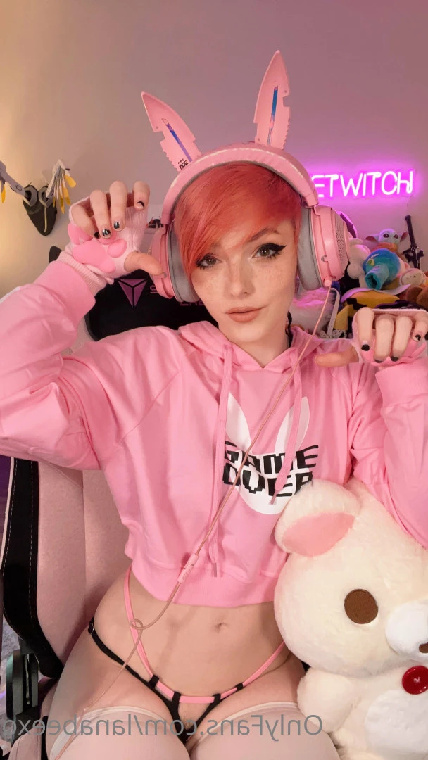 Lana Bee 🐶 (they/them) [ lanabeexo ] Onlyfans leaked photo 9440377 on Hotleaks.tv