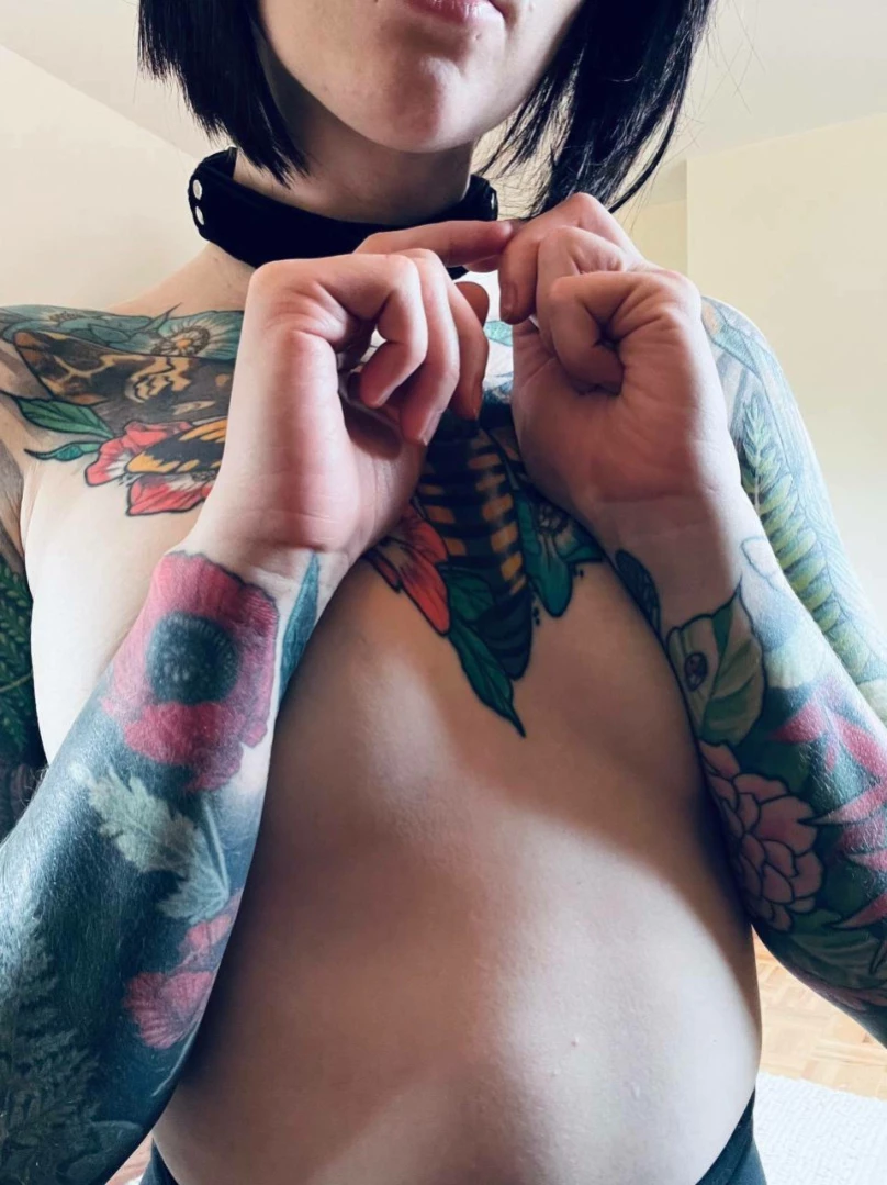 𝓈𝓂𝒶𝓁𝓁 𝓉𝒾𝓉𝓉𝓎 𝕘𝕠𝕥𝕙 𝕘𝕚𝕣𝕝𝕗𝕣𝕚𝕖𝕟𝕕 🦇 [ matildassecret ] Onlyfans leaked photo 11478549 on Hotleaks.tv