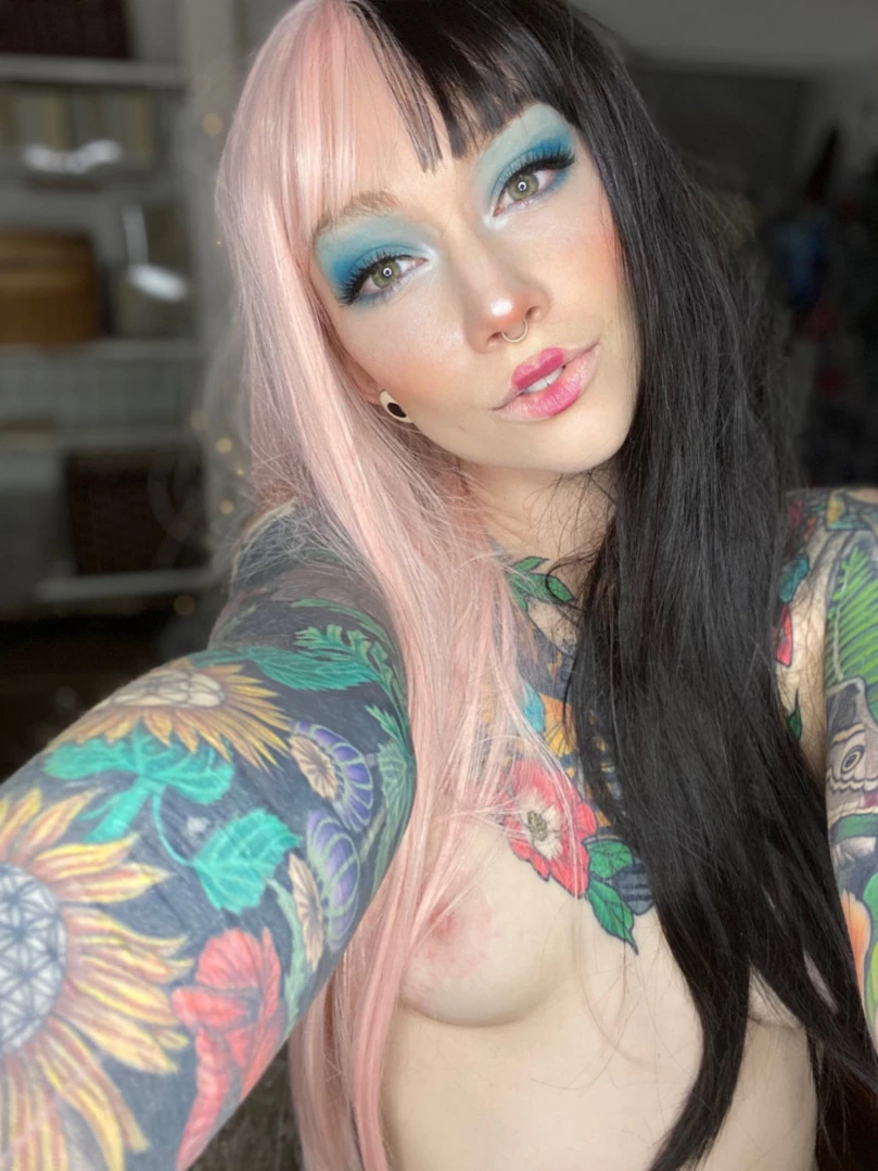𝓈𝓂𝒶𝓁𝓁 𝓉𝒾𝓉𝓉𝓎 𝕘𝕠𝕥𝕙 𝕘𝕚𝕣𝕝𝕗𝕣𝕚𝕖𝕟𝕕 🦇 [ matildassecret ] Onlyfans leaked photo 13176369 on Hotleaks.tv