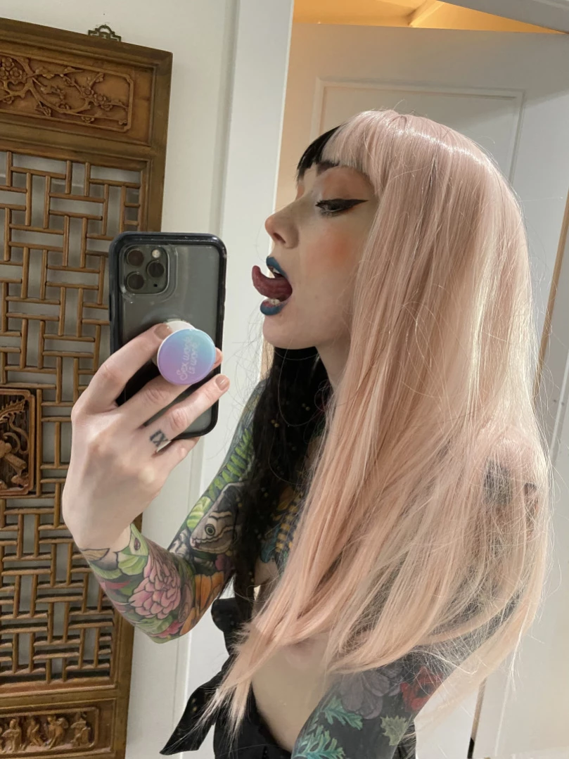 𝓈𝓂𝒶𝓁𝓁 𝓉𝒾𝓉𝓉𝓎 𝕘𝕠𝕥𝕙 𝕘𝕚𝕣𝕝𝕗𝕣𝕚𝕖𝕟𝕕 🦇 [ matildassecret ] Onlyfans leaked photo 13178012 on Hotleaks.tv