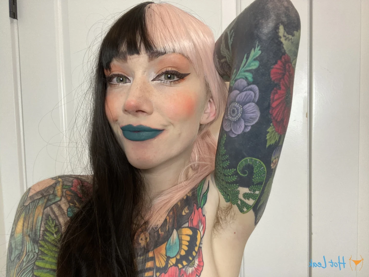 𝓈𝓂𝒶𝓁𝓁 𝓉𝒾𝓉𝓉𝓎 𝕘𝕠𝕥𝕙 𝕘𝕚𝕣𝕝𝕗𝕣𝕚𝕖𝕟𝕕 🦇 [ matildassecret ] Onlyfans leaked photo 13178050 on Hotleaks.tv