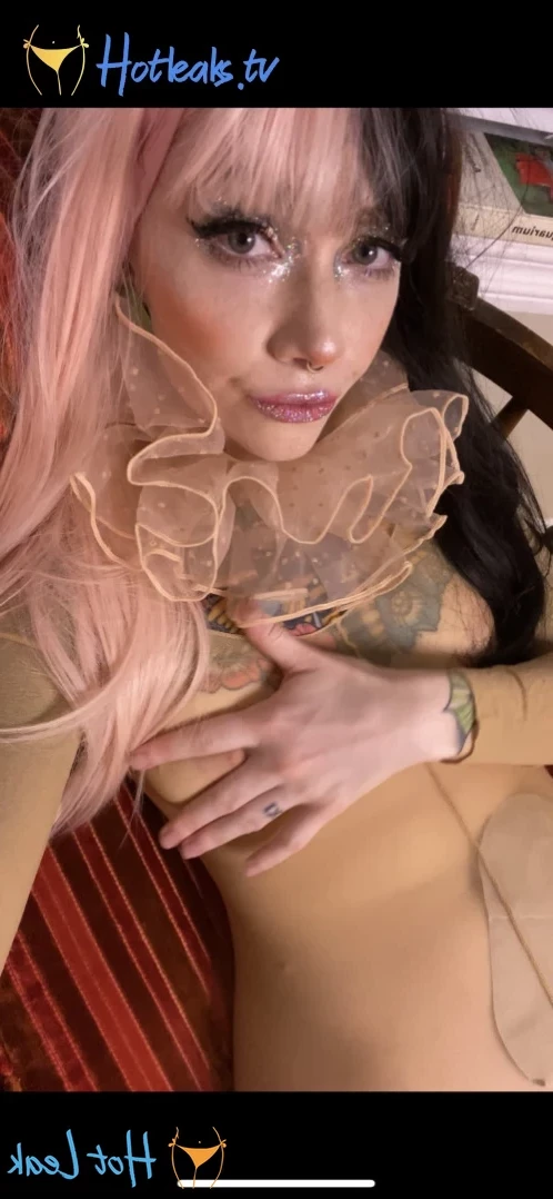 𝓈𝓂𝒶𝓁𝓁 𝓉𝒾𝓉𝓉𝓎 𝕘𝕠𝕥𝕙 𝕘𝕚𝕣𝕝𝕗𝕣𝕚𝕖𝕟𝕕 🦇 [ matildassecret ] Onlyfans leaked photo 13648576 on Hotleaks.tv