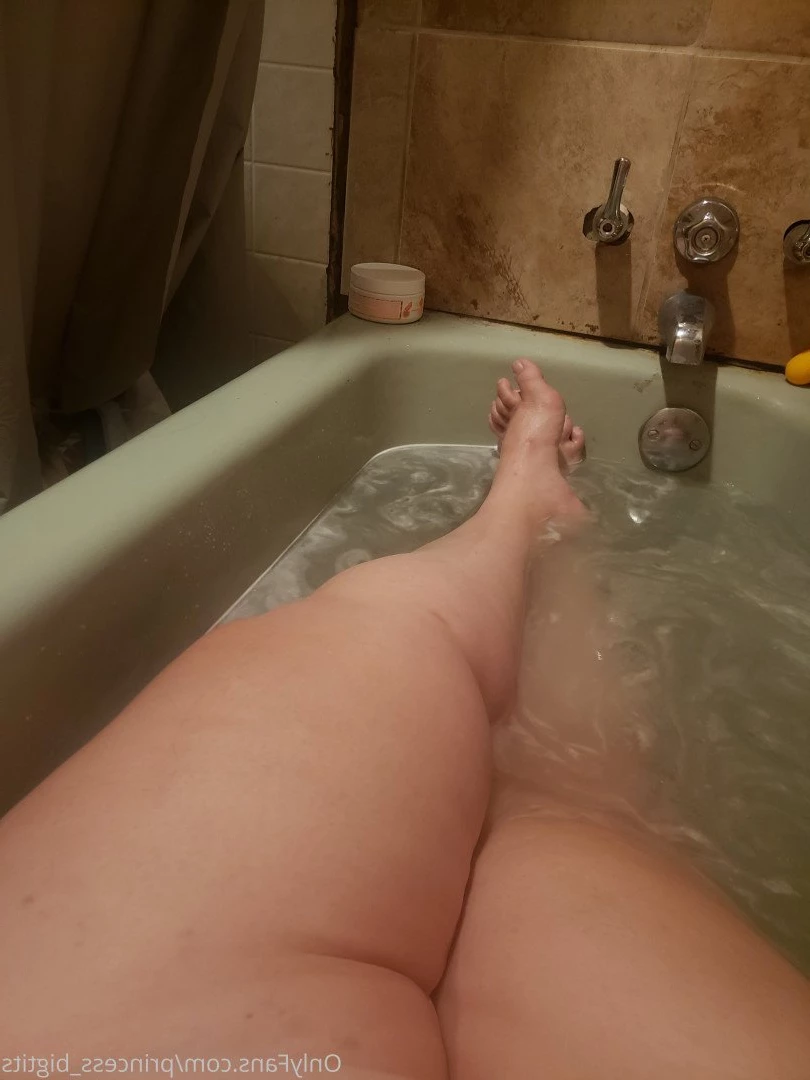 Princess Big Tits 👸 [ princess_bigtits ] Onlyfans leaked photo 2852399 on Hotleaks.tv