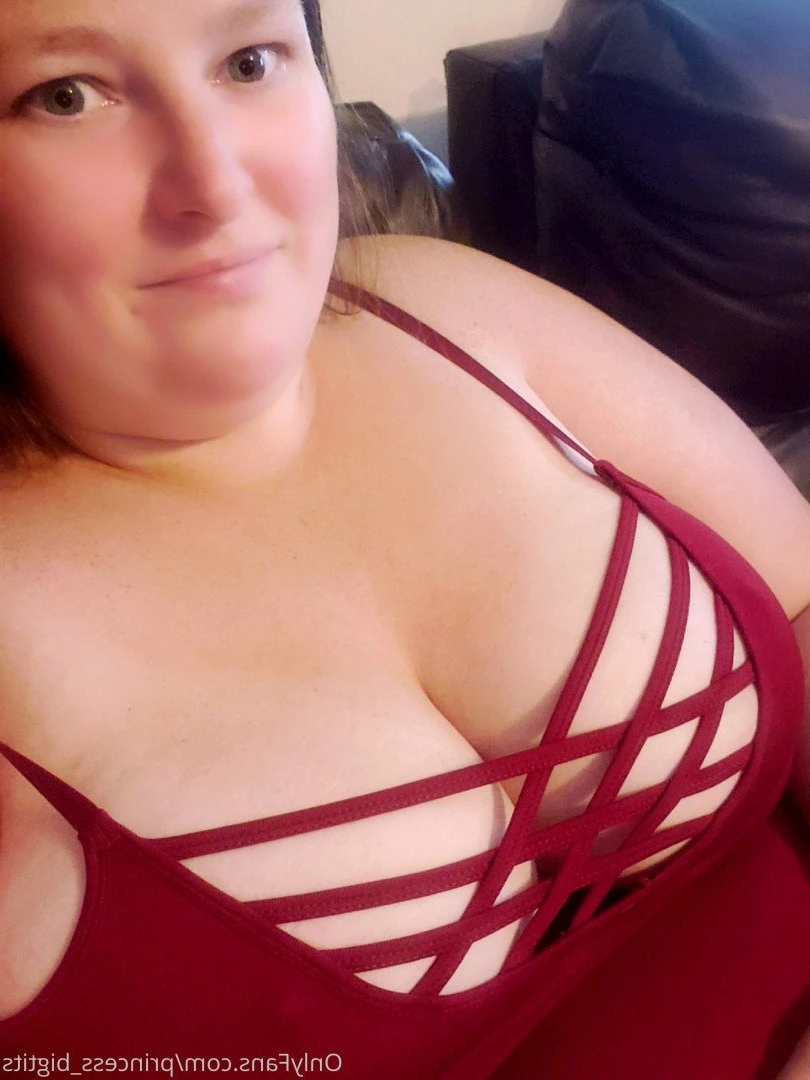 Princess Big Tits 👸 [ princess_bigtits ] Onlyfans leaked photo 2853054 on Hotleaks.tv