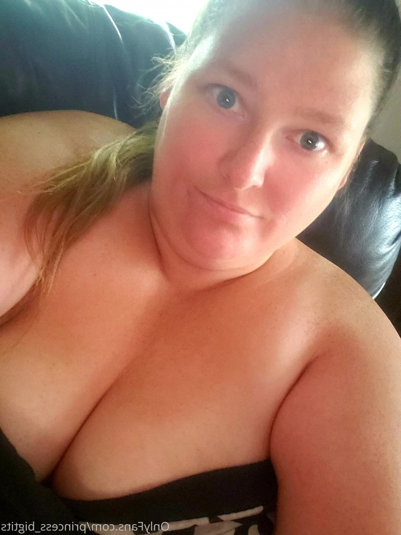 Princess Big Tits 👸 [ princess_bigtits ] Onlyfans leaked photo 2853061 on Hotleaks.tv
