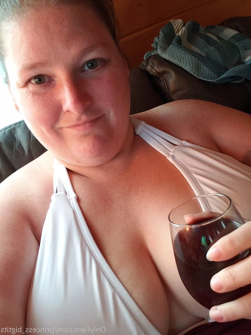Princess Big Tits 👸 [ princess_bigtits ] Onlyfans leaked photo 2853265 on Hotleaks.tv