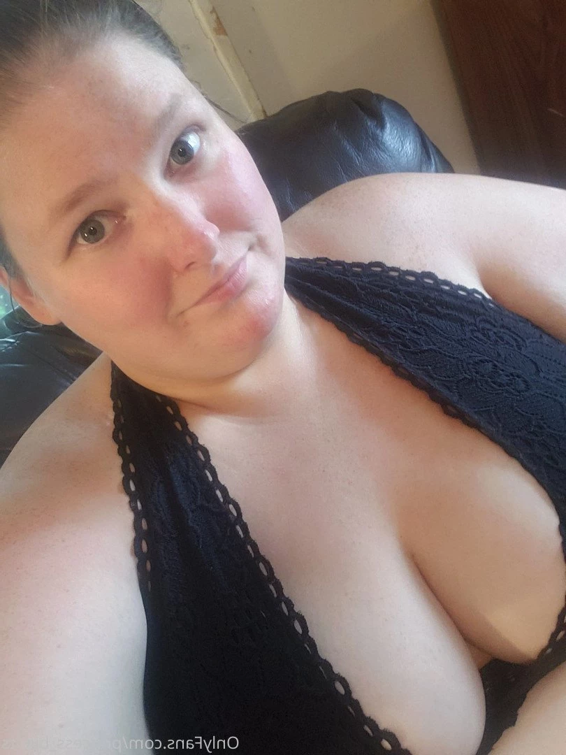 Princess Big Tits 👸 [ princess_bigtits ] Onlyfans leaked photo 2853419 on Hotleaks.tv