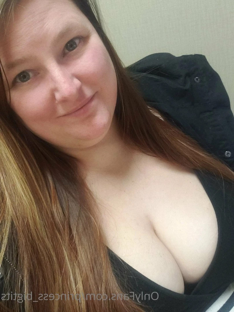 Princess Big Tits 👸 [ princess_bigtits ] Onlyfans leaked photo 2853498 on Hotleaks.tv