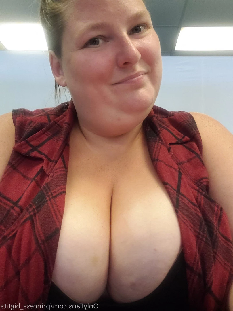 Princess Big Tits 👸 [ princess_bigtits ] Onlyfans leaked photo 5759704 on Hotleaks.tv