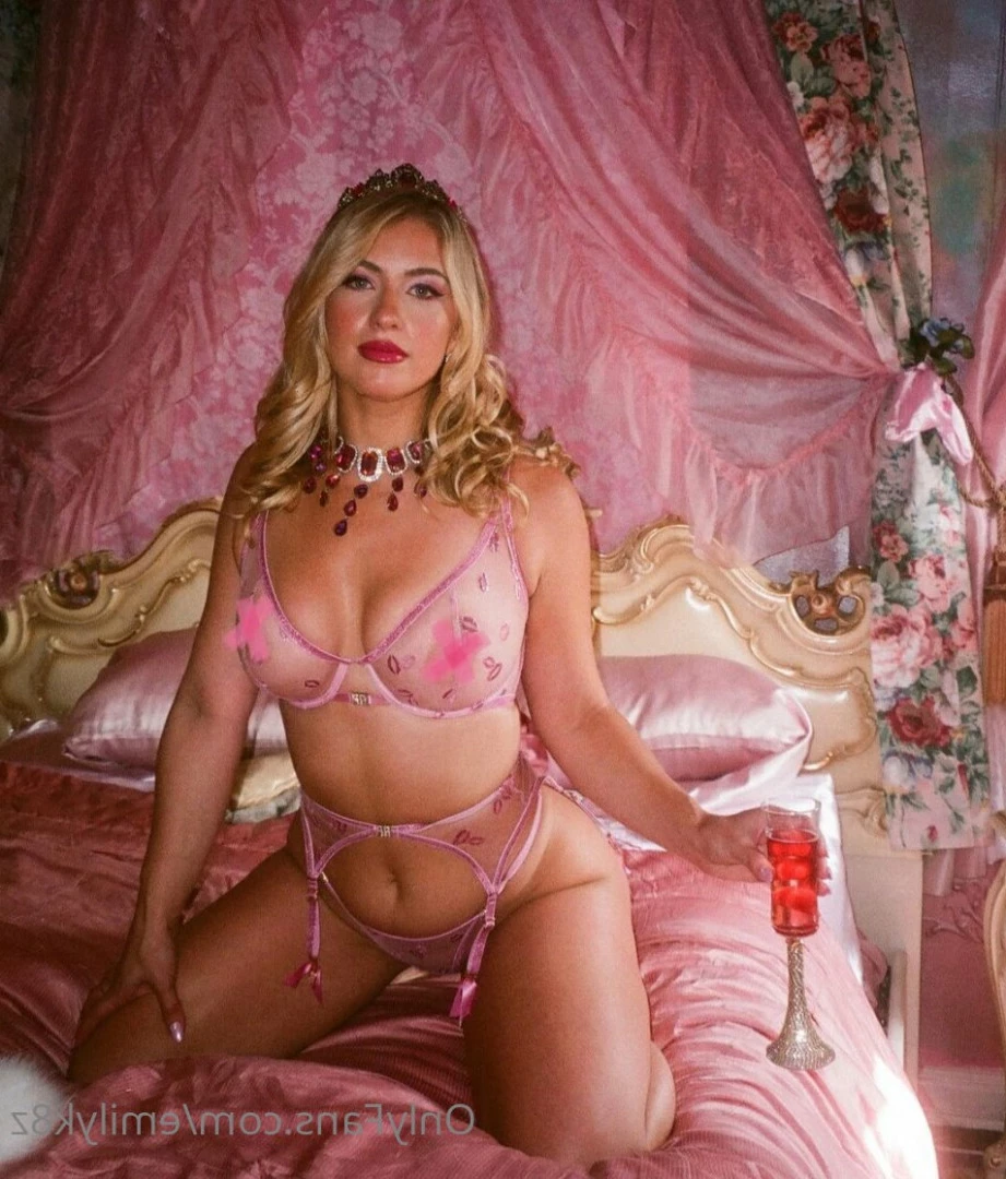 Emily K [ emilyk8z ] Onlyfans leaked photo 6826989 on Hotleaks.tv