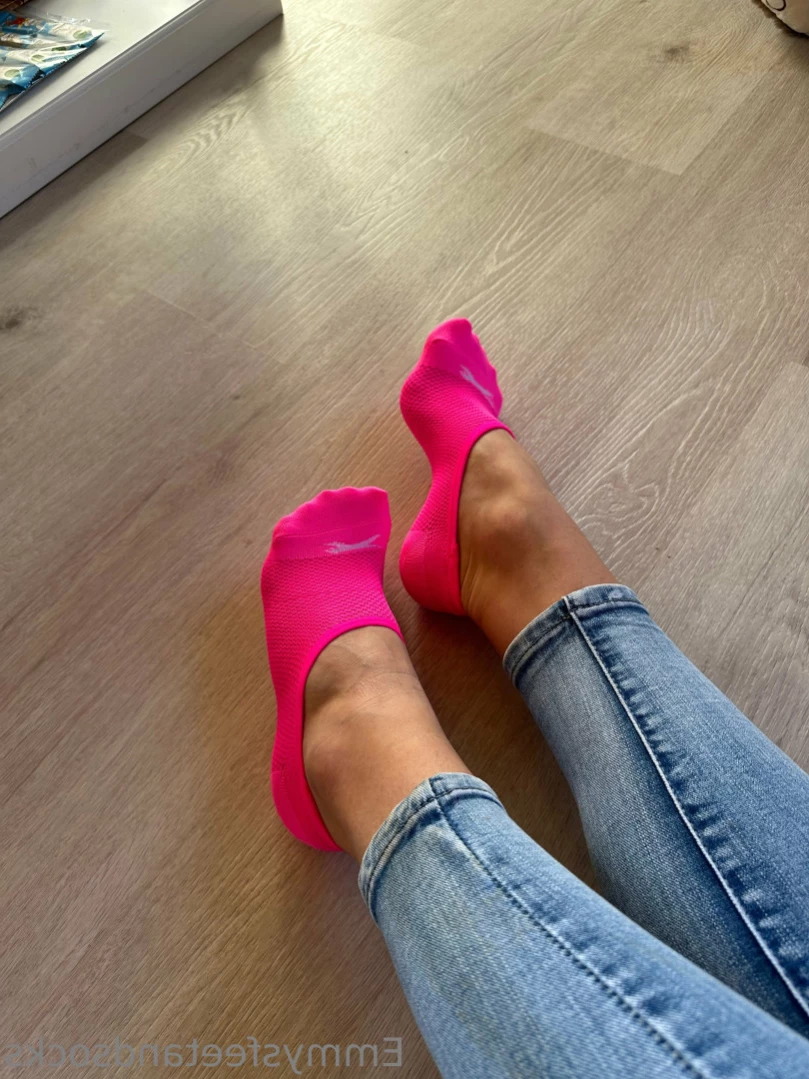 Emmysfeetandsocks [ emmyfeetandsocks ] Onlyfans leaked photo 11441936 on Hotleaks.tv