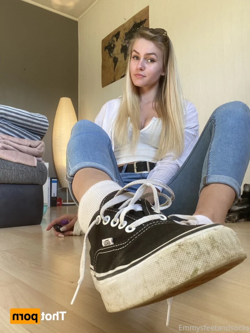 Emmysfeetandsocks [ emmyfeetandsocks ] Onlyfans leaked photo 11442409 on Hotleaks.tv