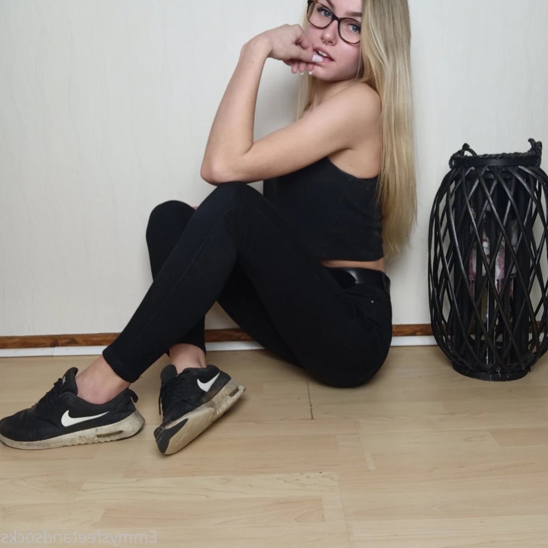 Emmysfeetandsocks [ emmyfeetandsocks ] Onlyfans leaked photo 12134963 on Hotleaks.tv