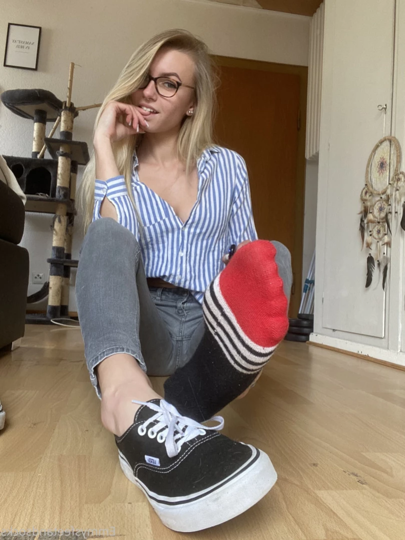 Emmysfeetandsocks [ emmyfeetandsocks ] Onlyfans leaked photo 12159407 on Hotleaks.tv