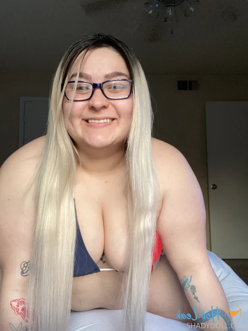 𝐋𝐚𝐭𝐢𝐧𝐚 𝐆𝐚𝐦𝐞𝐫 𝐧𝐞𝐞𝐝𝐬 𝐝*𝐜𝐤 🎮👸🏻💦 [ shadydoll ] Onlyfans leaked photo 13292603 on Hotleaks.tv