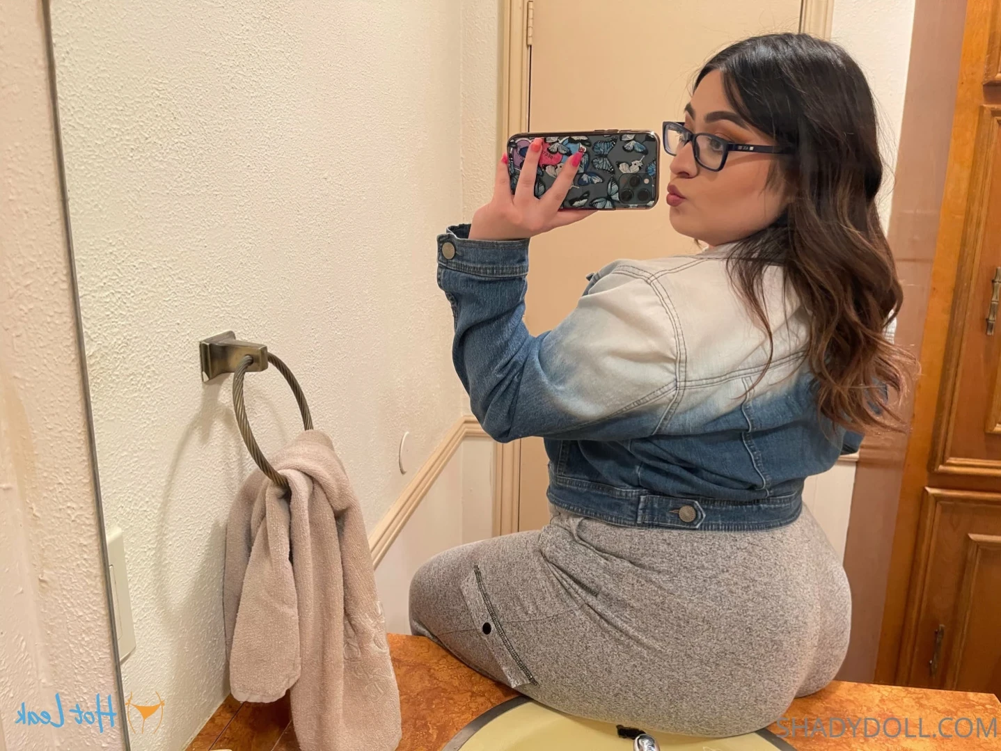 𝐋𝐚𝐭𝐢𝐧𝐚 𝐆𝐚𝐦𝐞𝐫 𝐧𝐞𝐞𝐝𝐬 𝐝*𝐜𝐤 🎮👸🏻💦 [ shadydoll ] Onlyfans leaked photo 13697773 on Hotleaks.tv
