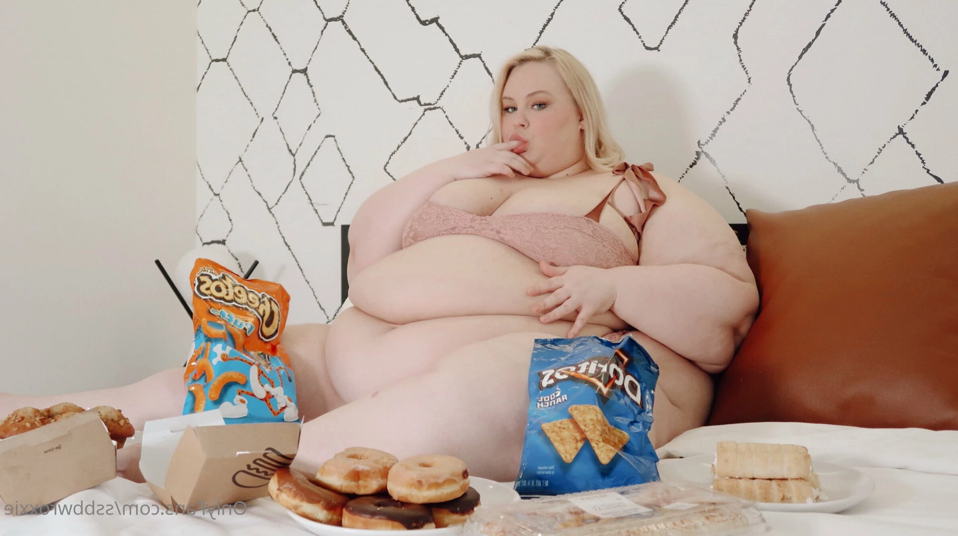 Supersized Roxxie [ ssbbwroxxie ] Onlyfans leaked photo 2717214 on Hotleaks.tv
