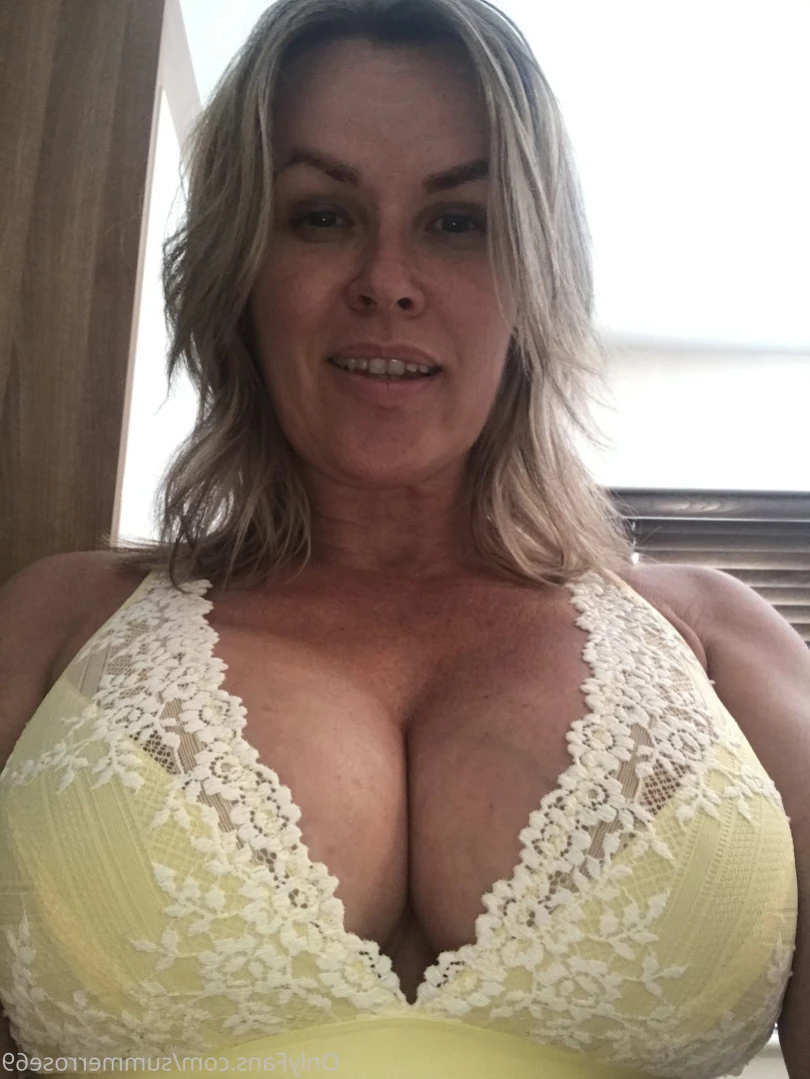 𝗦𝗨𝗠𝗠𝗘𝗥 𝗥𝗢𝗦𝗘 𝗦𝗪𝗜𝗡𝗚𝗘𝗥 𝗪𝗜𝗙𝗘 [ summerrose69 ] Onlyfans leaked photo 10865039 on Hotleaks.tv