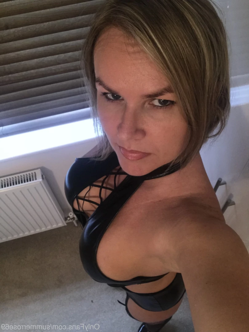 𝗦𝗨𝗠𝗠𝗘𝗥 𝗥𝗢𝗦𝗘 𝗦𝗪𝗜𝗡𝗚𝗘𝗥 𝗪𝗜𝗙𝗘 [ summerrose69 ] Onlyfans leaked photo 13219726 on Hotleaks.tv