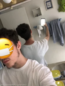 5649685