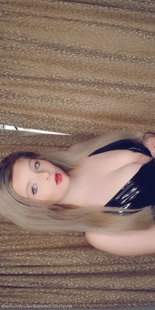 Alexxx 💕  message me 🌺 [ alexxxuncensoredx ] Onlyfans leaked photo 5753790 on Hotleaks.tv