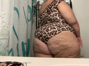 5672123