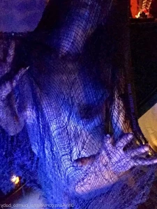 5611983