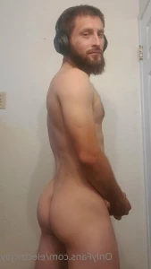 5588129
