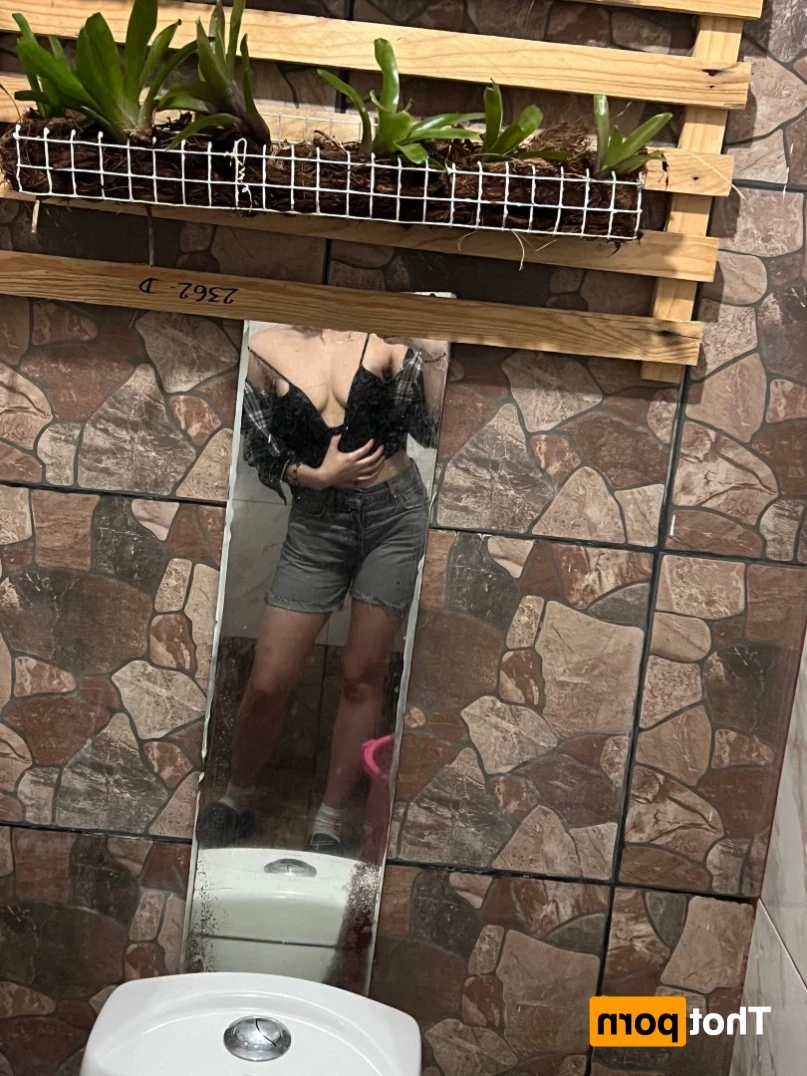 erikasbulbasaur 🌱 [ erikasbulbasaur ] Onlyfans leaked photo 13887326 on Hotleaks.tv
