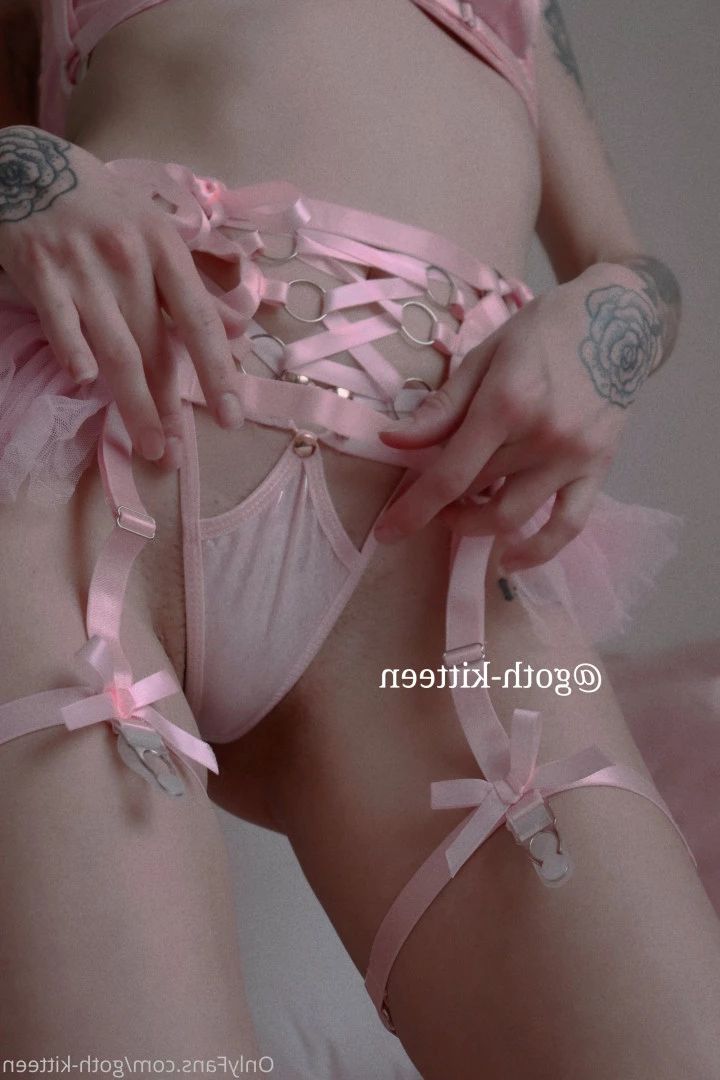 ♡ 𝕲𝖔𝖙𝖍 𝖐𝖎𝖙𝖙𝖊𝖓 ♡ [ goth-kitteen ] Onlyfans leaked photo 5591478 on Hotleaks.tv