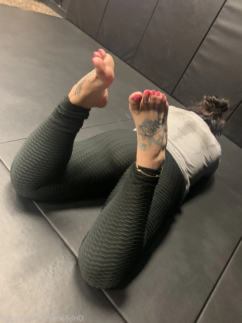 SERVINGBAREFEET [ servingfet ] Onlyfans leaked photo 5042633 on Hotleaks.tv