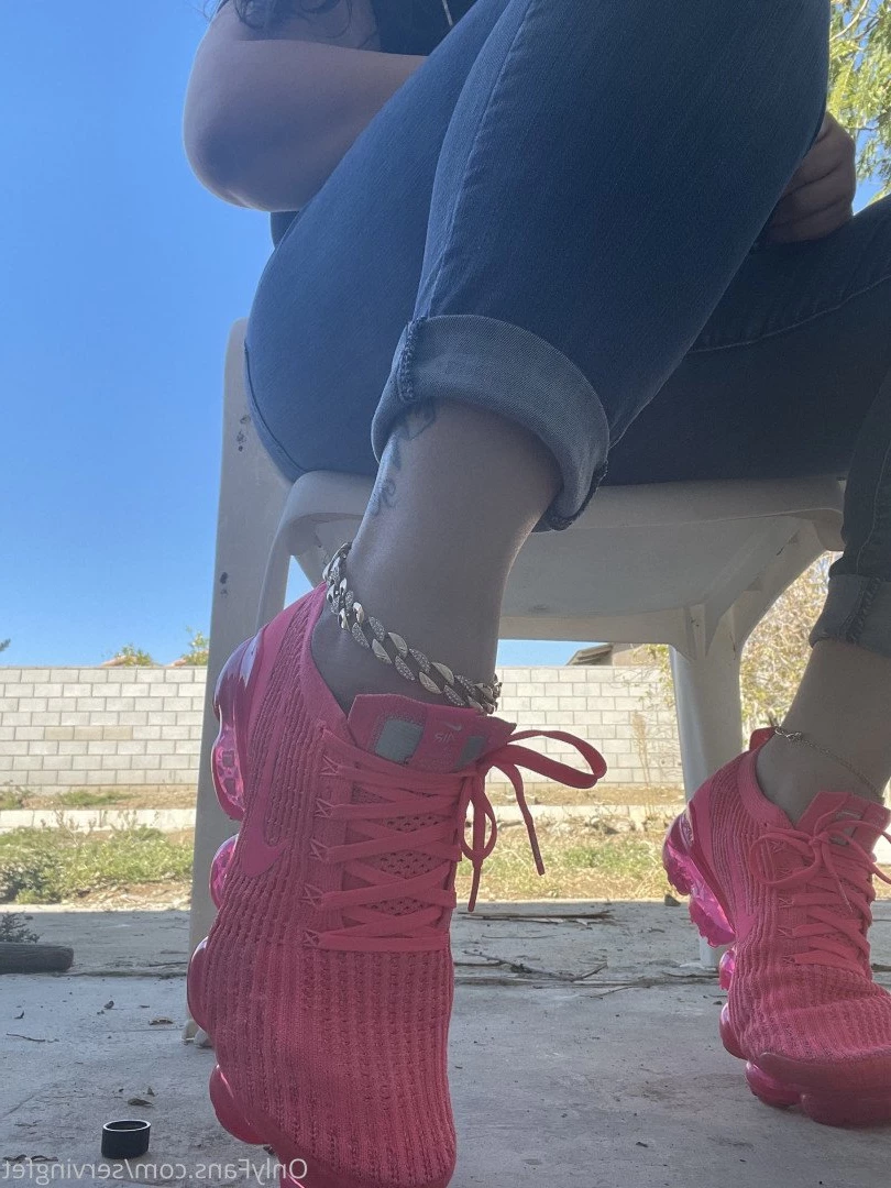 SERVINGBAREFEET [ servingfet ] Onlyfans leaked photo 5048321 on Hotleaks.tv