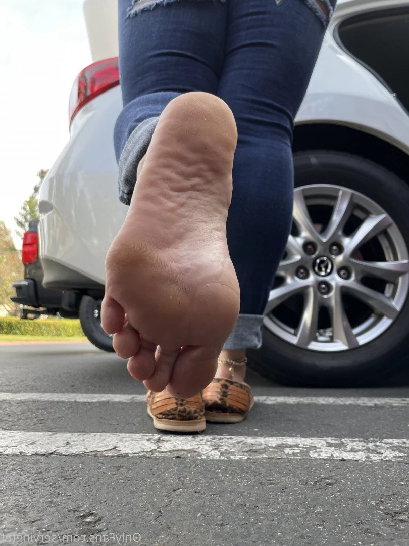 SERVINGBAREFEET [ servingfet ] Onlyfans leaked photo 5050765 on Hotleaks.tv