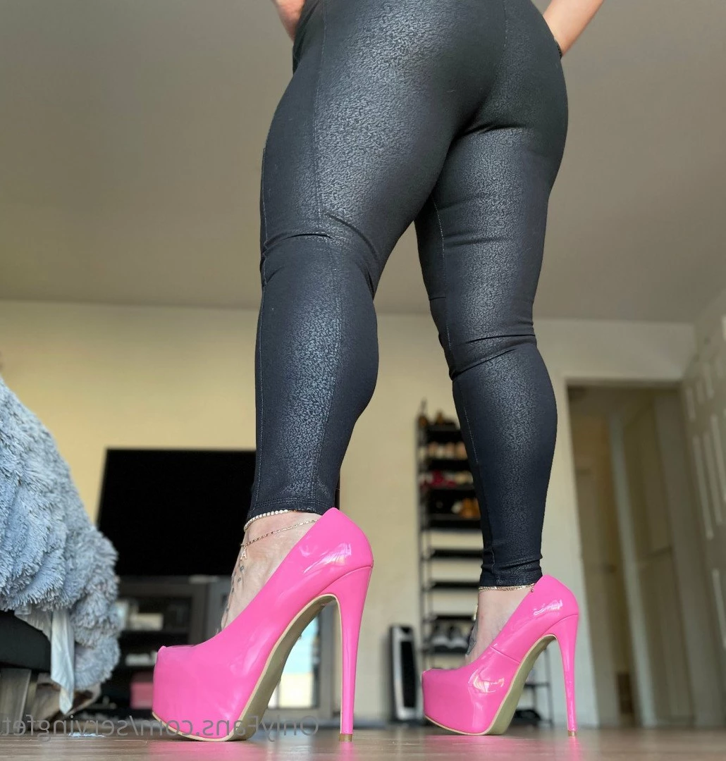 SERVINGBAREFEET [ servingfet ] Onlyfans leaked photo 5054059 on Hotleaks.tv